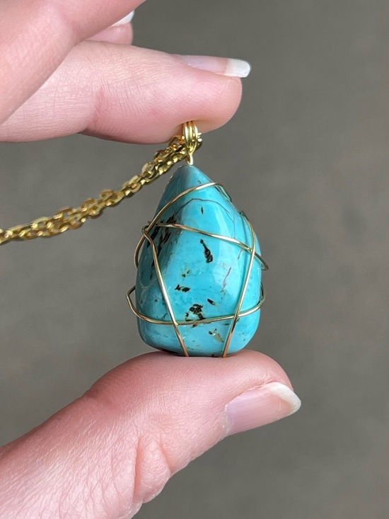 beads&bellbottoms Jewelry - Simulated Turquoise Wire Wrapped Necklace Gold Tone